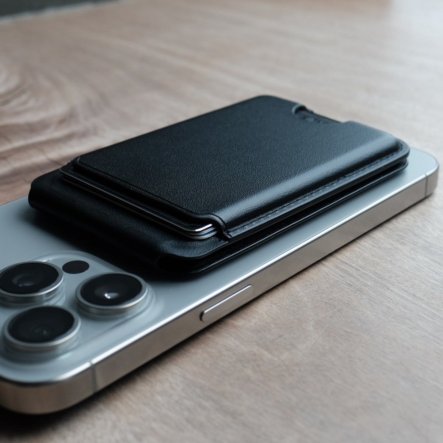 Beam MagSafe Wallet & Stand