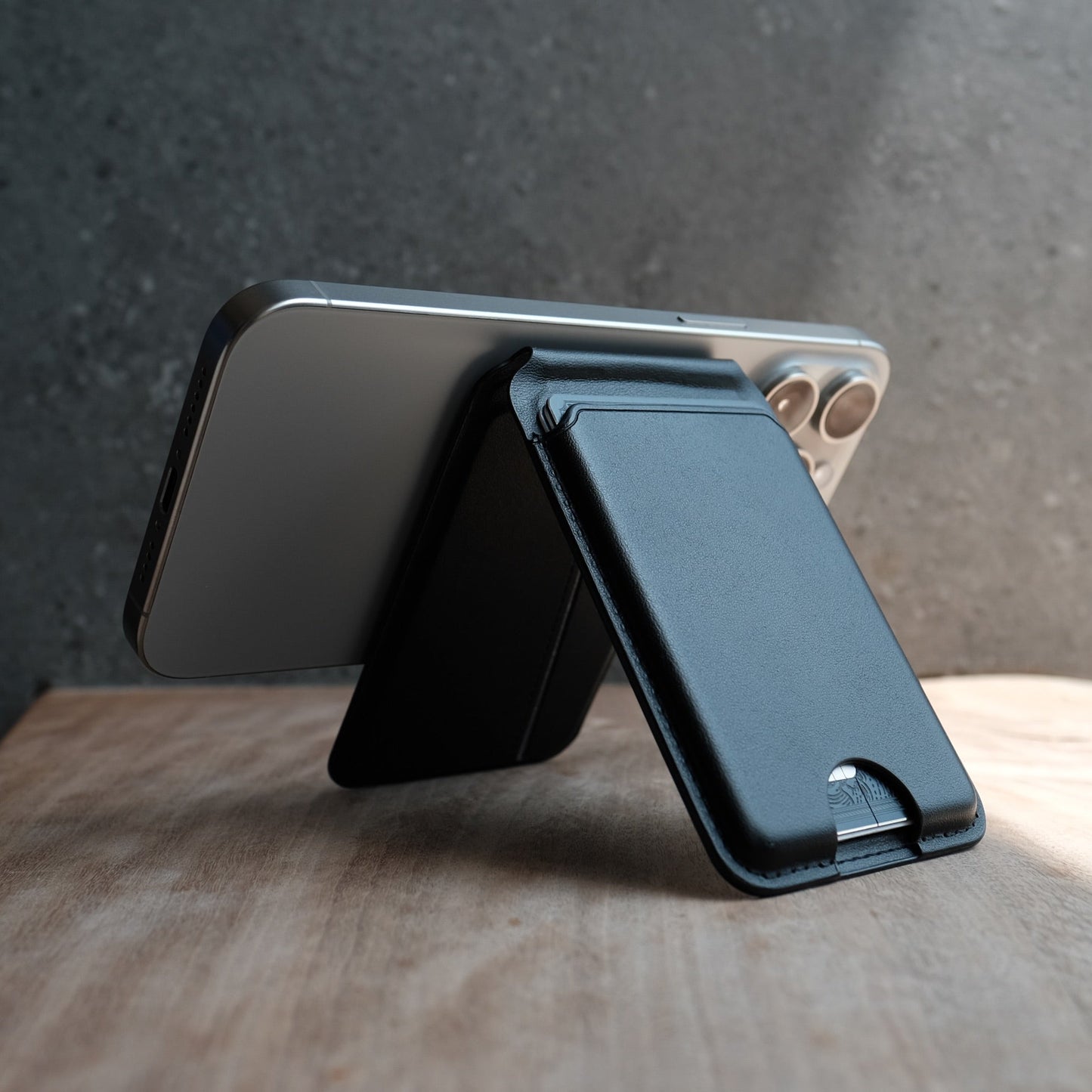 Beam MagSafe Wallet & Stand