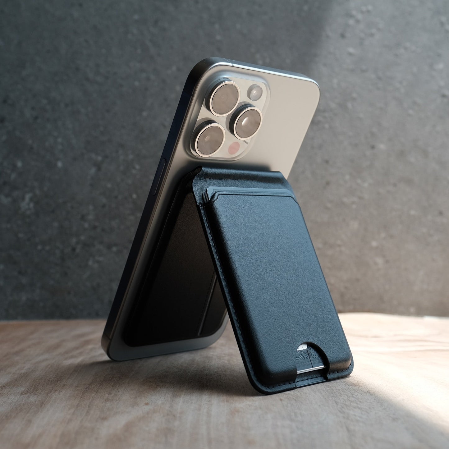 Beam MagSafe Wallet & Stand